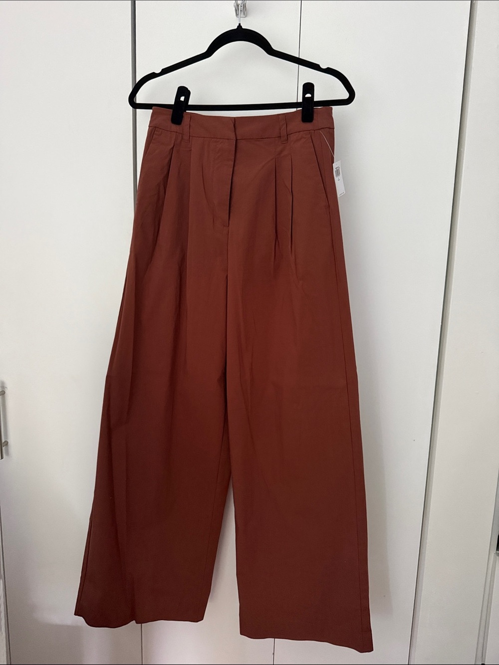 Old Navy Women's Wide-Leg Pleated Chinos in Rust